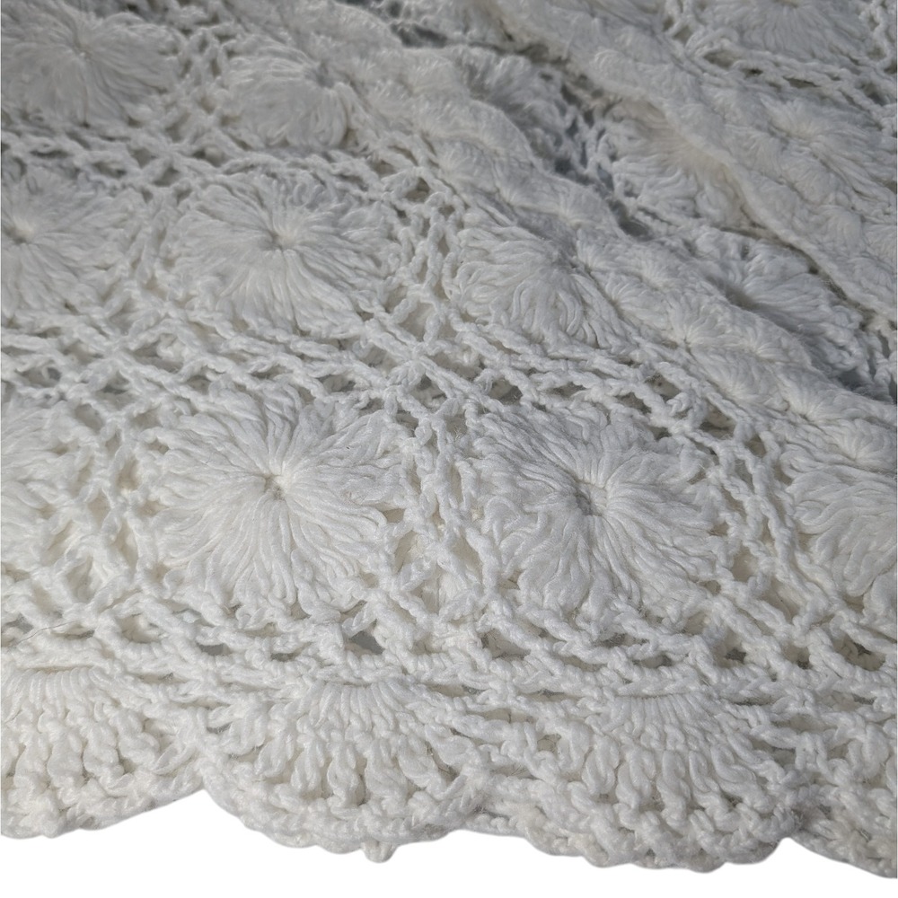 Hand Crocheted Shawl White Floral Granny Square Boho Chic Hipster Acrylic - Picture 6 of 9